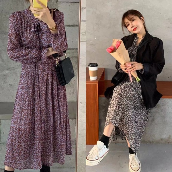 Hosszú szabású ruha nyakkivágással