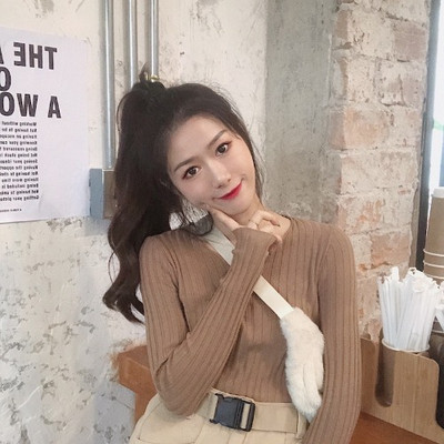 Γυναικεία μπλούζα με λαιμόκοψη σε πολλά χρώματα