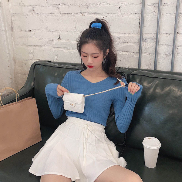 Γυναικεία μπλούζα με λαιμόκοψη σε πολλά χρώματα