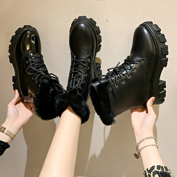 Öko bőrből készült női csizma új modell fekete pehelyszínben - két modell