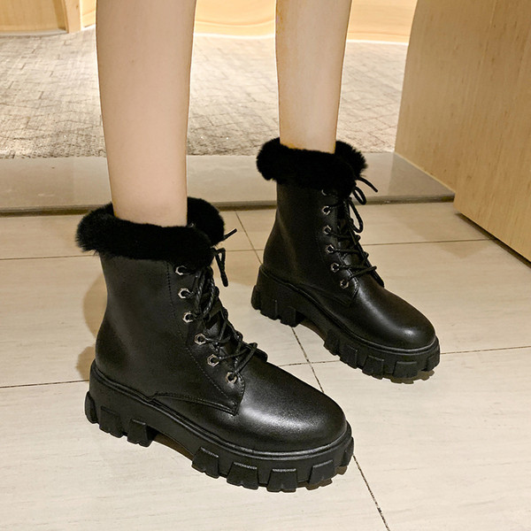 Öko bőrből készült női csizma új modell fekete pehelyszínben - két modell