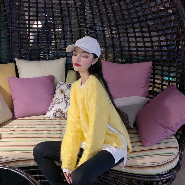 Női széles pulóver sárga hasítékokkal