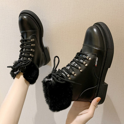 Νέο μοντέλο γυναικείες μπότες με κορδόνια σε λευκό και μαύρο χρώμα