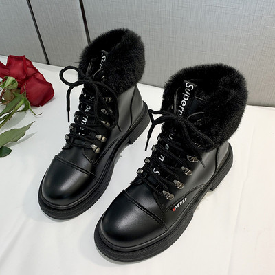 Νέο μοντέλο γυναικείες μπότες με κορδόνια σε λευκό και μαύρο χρώμα