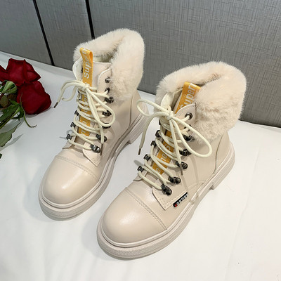 Νέο μοντέλο γυναικείες μπότες με κορδόνια σε λευκό και μαύρο χρώμα