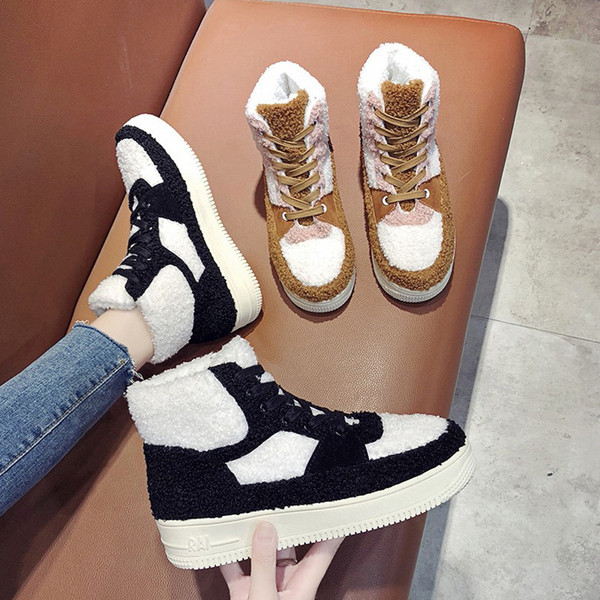 Μοντέρνα γυναικεία πάνινα παπούτσια με κορδόνια σε καφέ και μαύρο χρώμα