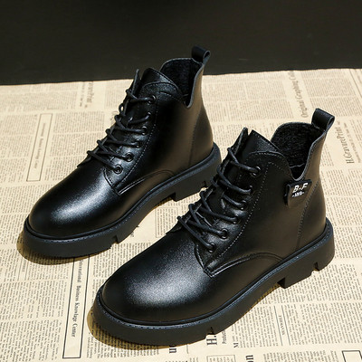 Modern női csizma eco bőrből készült fűzős fehér és fekete színben