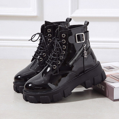 Μοντέρνες γυναικείες μπότες σε οικολογικό δέρμα με κορδόνια και φερμουάρ - μαύρο χρώμα