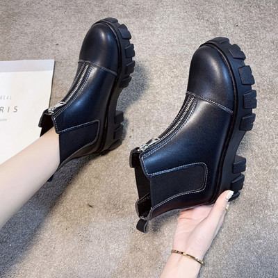 Női bőrcsizma vastag és durva talppal, fekete színben - két modell