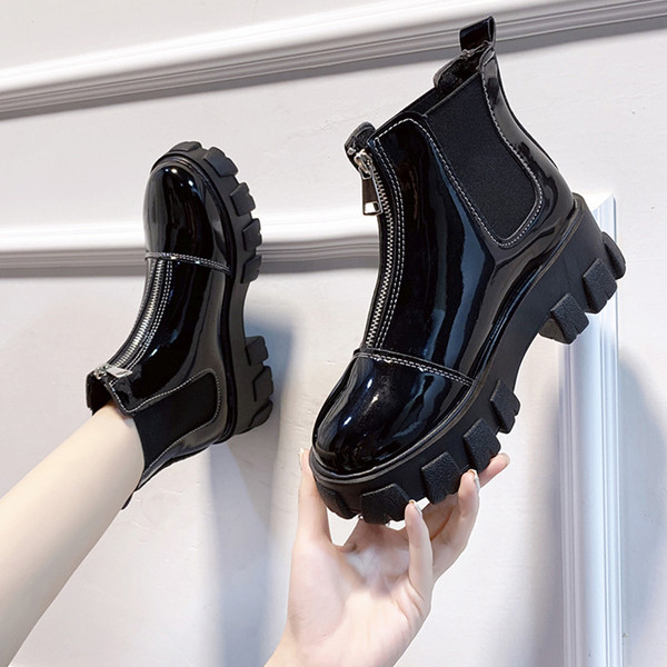 Női bőrcsizma vastag és durva talppal, fekete színben - két modell