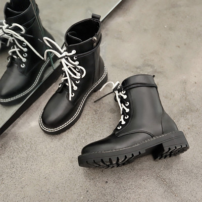 Színes fűzős női bőrcsizma télre is alkalmas fekete színben