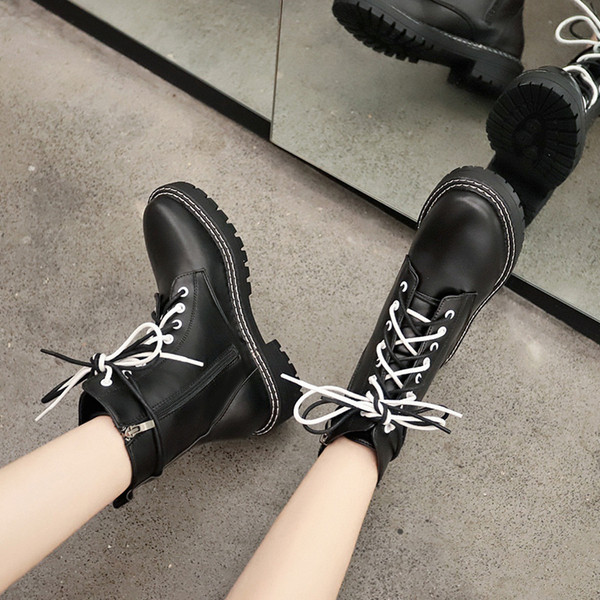 Színes fűzős női bőrcsizma télre is alkalmas fekete színben