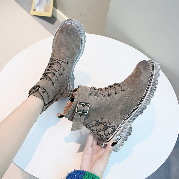 Női alkalmi csizma öko velúrból, fekete és bézs színben