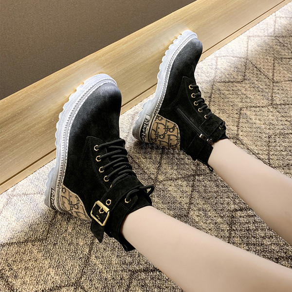 Női alkalmi csizma öko velúrból, fekete és bézs színben