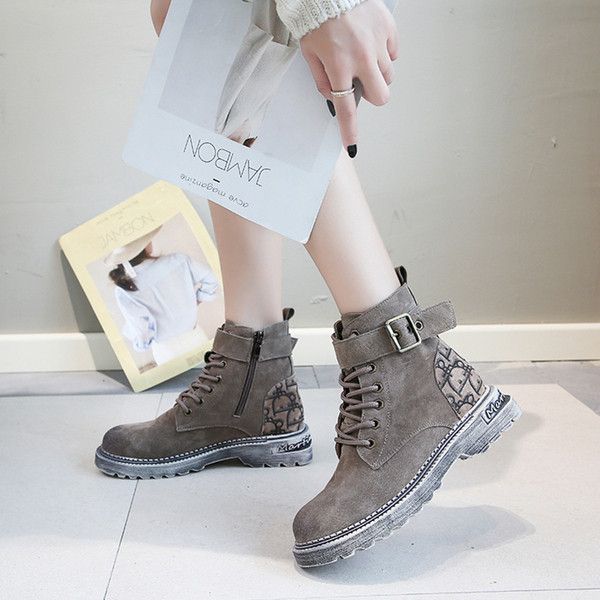 Női alkalmi csizma öko velúrból, fekete és bézs színben