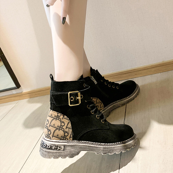 Női alkalmi csizma öko velúrból, fekete és bézs színben