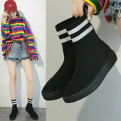 Aktuális női csizma öko velúrból fekete színben