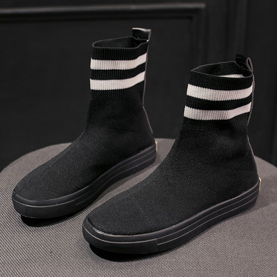 Aktuális női csizma öko velúrból fekete színben