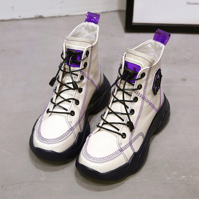 ÚJ Modern, magas talpú női tornacipő fekete-fehér színben