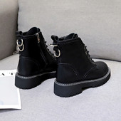 Fém elemes női bőrcsizma fekete színben