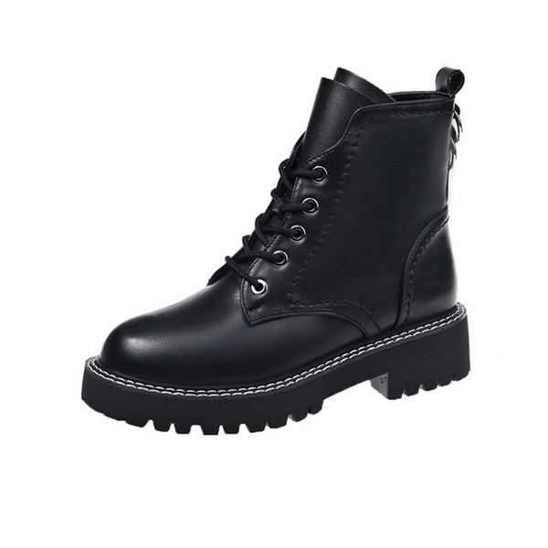 Fém elemes női bőrcsizma fekete színben