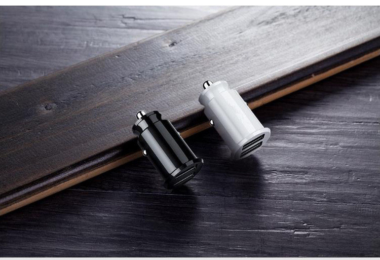 Зарядно за автомобил поддържащо бързо зареждане с 2 USB порта