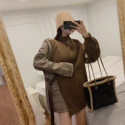 Aszimmetrikus hosszú és széles blúz gombokkal