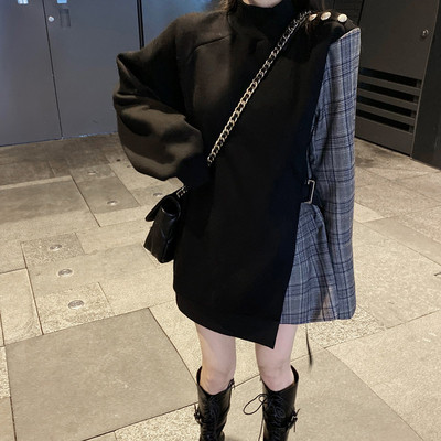 Aszimmetrikus hosszú és széles blúz gombokkal