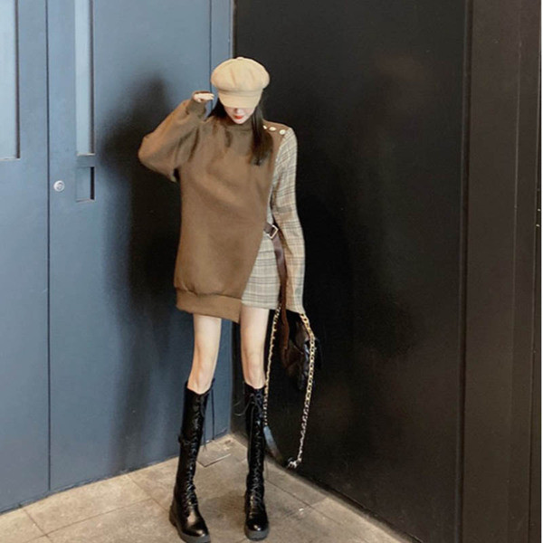 Aszimmetrikus hosszú és széles blúz gombokkal