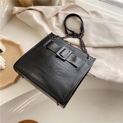 Modern női táska cipzárral és lánccal, négy színben