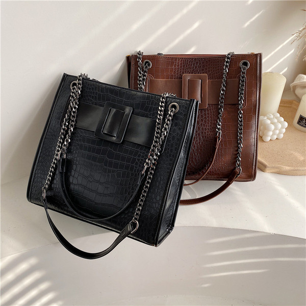 Modern női táska cipzárral és lánccal, négy színben