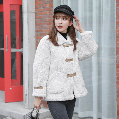 Modern női kabát, fehér és rózsaszín zsebekkel