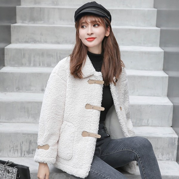 Modern női kabát, fehér és rózsaszín zsebekkel