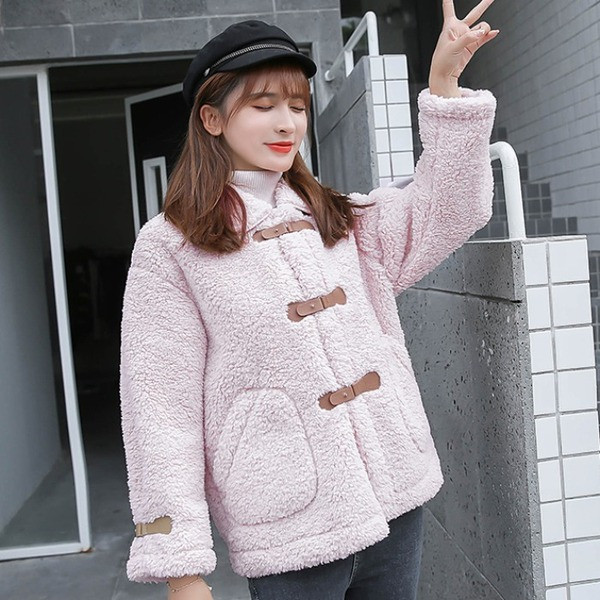 Modern női kabát, fehér és rózsaszín zsebekkel