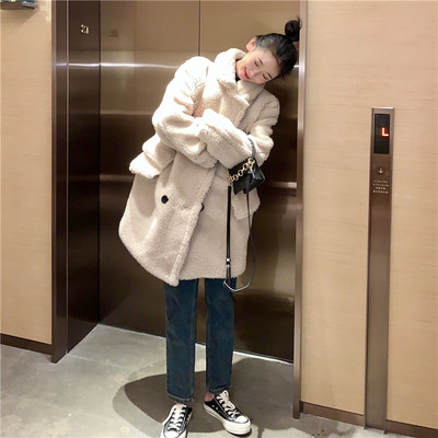 Modern női hosszú kabát gombokkal és zsebbel fehér, rózsaszín és zöld színben