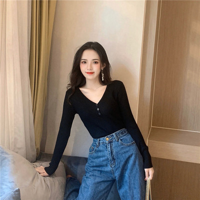 Női testhezálló alkalmi blúz spitz nyakkivágással