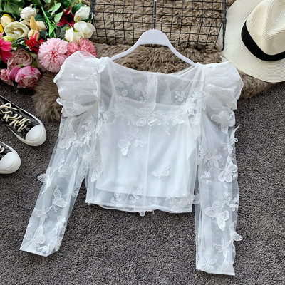 Cămașă de damă elegantă cu broderie în patru culori și decolteu oval