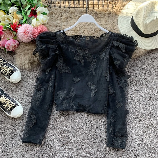 Cămașă de damă elegantă cu broderie în patru culori și decolteu oval