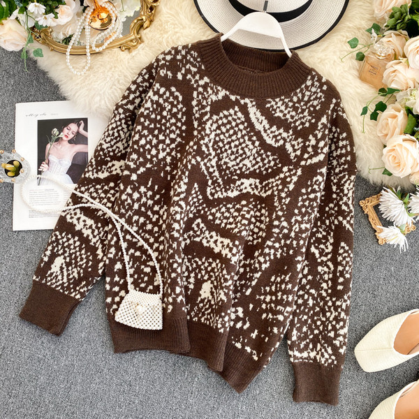 Μοντέρνο  γυναικείο πουλόβερ  με O-λαιμόκοψη σε τρία χρώματα