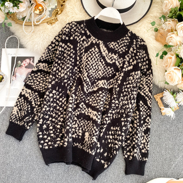 Μοντέρνο  γυναικείο πουλόβερ  με O-λαιμόκοψη σε τρία χρώματα