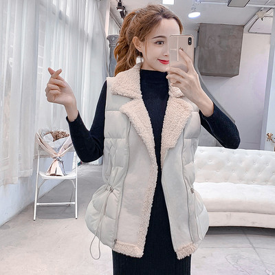 Μοντέρνο γυναικείο γιλέκο με τσέπες και κορδόνια σε λευκό και μαύρο χρώμα