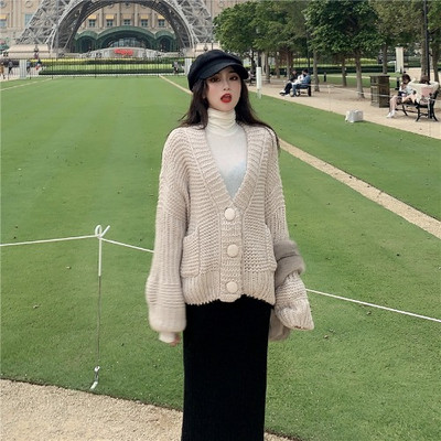 Vastag női mellény gombokkal és zsebekkel