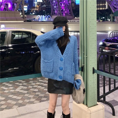 Vastag női mellény gombokkal és zsebekkel