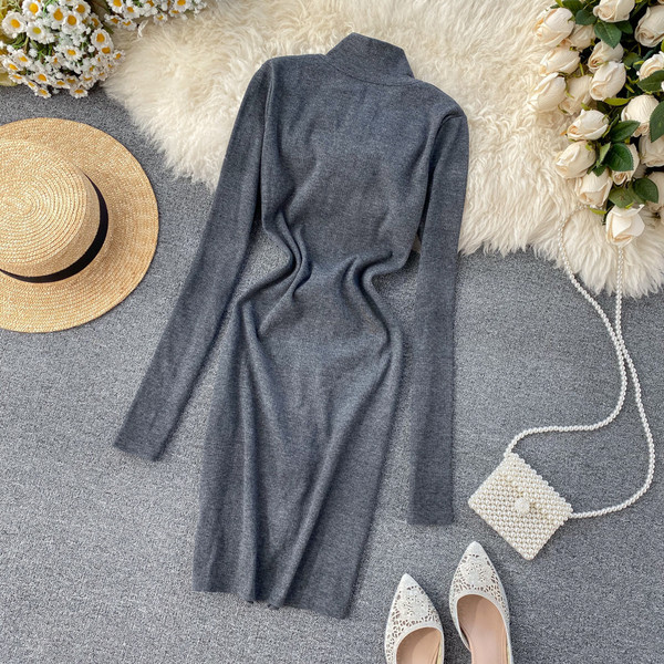 Női alkalmi ruha magas gallérral és cipzárral szürke és fekete színben