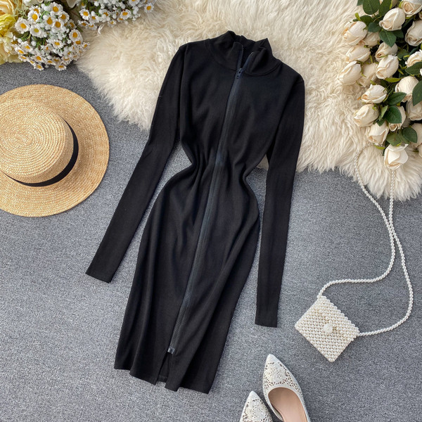 Női alkalmi ruha magas gallérral és cipzárral szürke és fekete színben