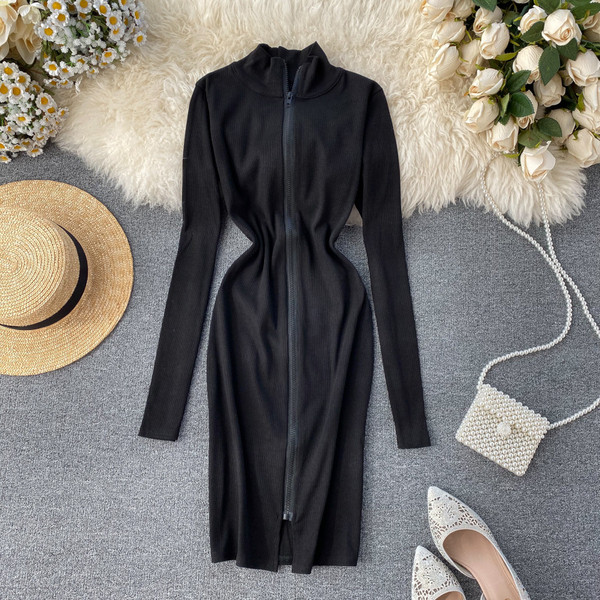 Női alkalmi ruha magas gallérral és cipzárral szürke és fekete színben