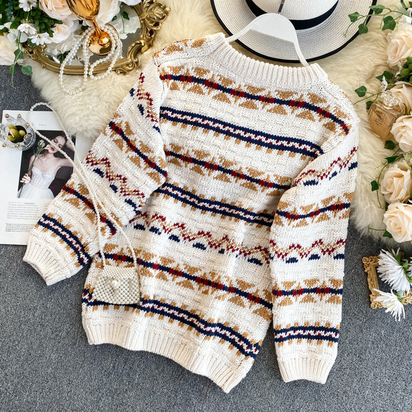 Alkalmi női pulóver ovális nyakkivágással, két színben