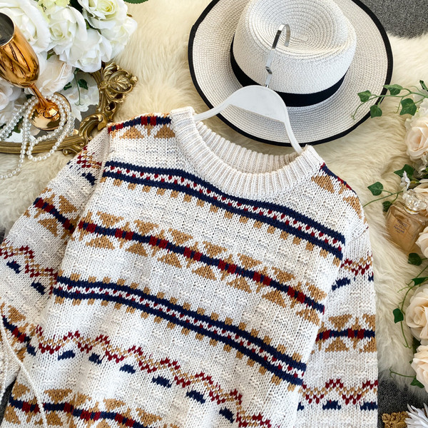 Alkalmi női pulóver ovális nyakkivágással, két színben