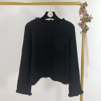 Rövid, hétköznapi pulóver zsebbel szürke, bézs, fehér és fekete színben