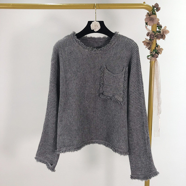 Rövid, hétköznapi pulóver zsebbel szürke, bézs, fehér és fekete színben